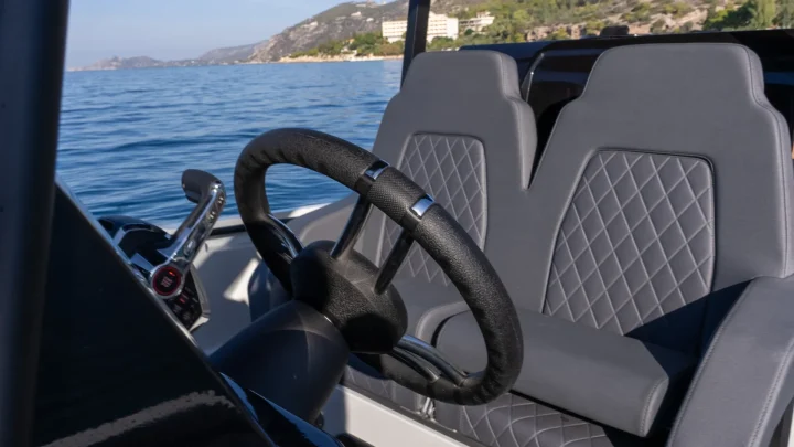 MOOTORPAAT PROTAGON 25 Sundeck – pilt 4