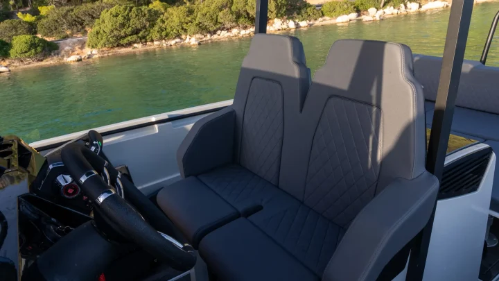 MOOTORPAAT PROTAGON 25 Sundeck – pilt 2