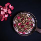 8709_Crunchy_muesli_with_strawberries-021-1024x753