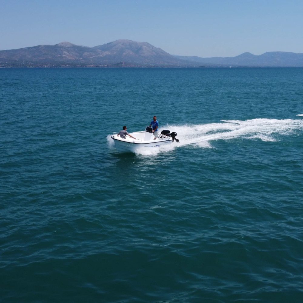 Mootorpaat Poseidon 470 T keskpuldiga Mootorpaat Poseidon 470 T keskpuldiga