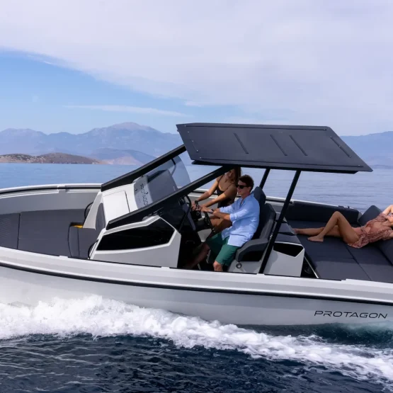 Mootorpaat protagon 25 sundeck katusega